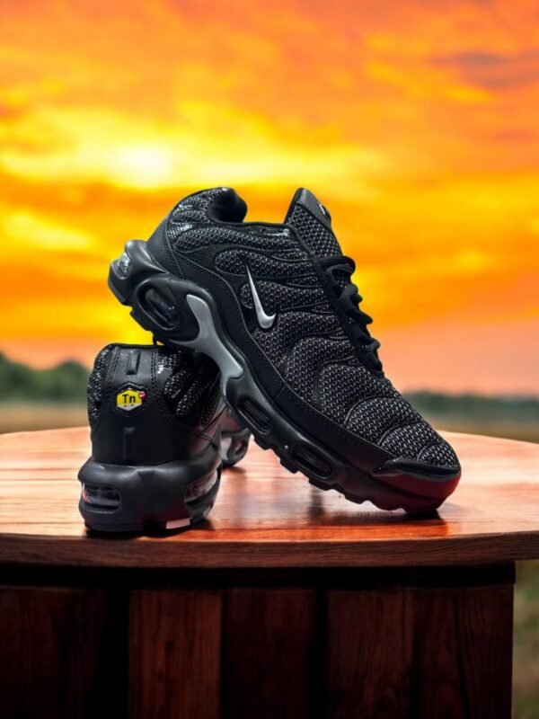 First Copy Shoes Nike AirMax Plus Metallic Black Silver