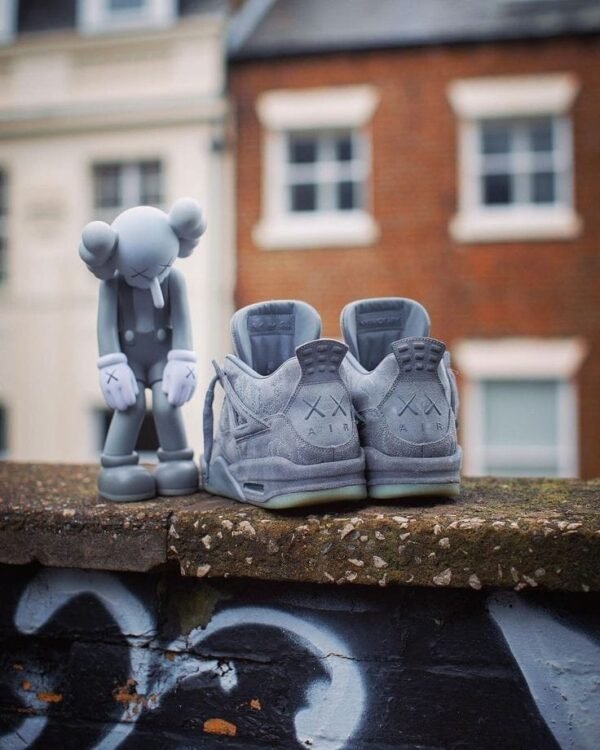 First Copy Shoes Nike Air Jordan Retro 4 Kaws Grey (SEMI UA)-2