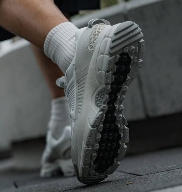 First Copy Shoes Nike Zoom Vomero 5 Roam Light Bone-4