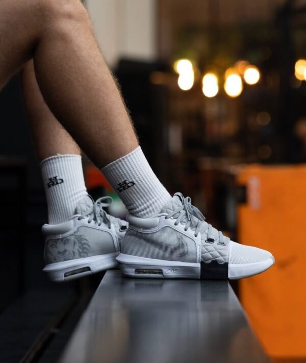 First Copy Shoes Nikee LeBron Witness 8 VIII White-Black-3