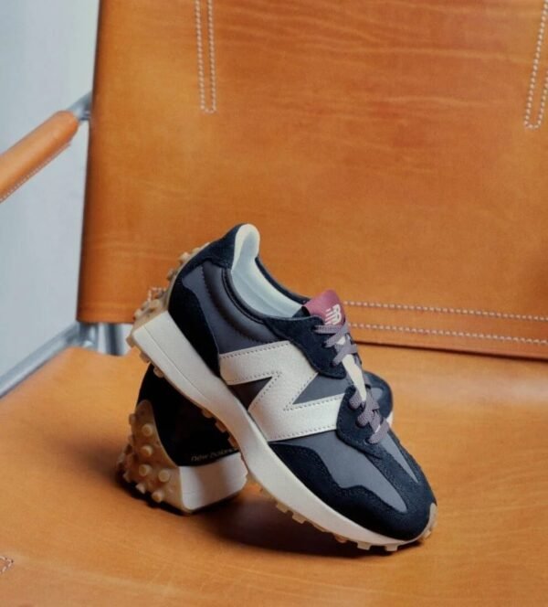 First Copy Shoes New Balance 327 Black White-2