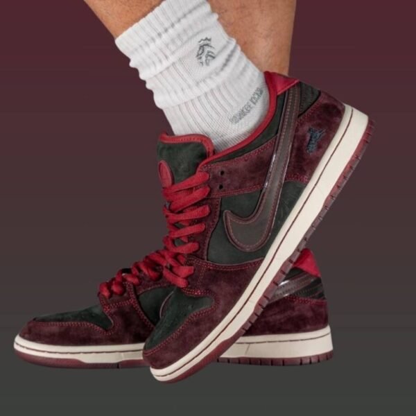 First Copy Shoes Nike SB Dunk Low X RIOT