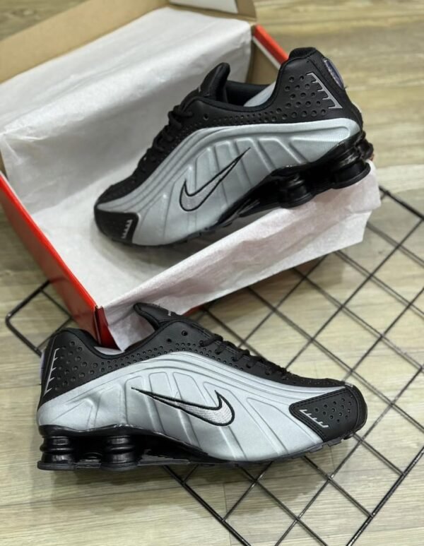 First Copy Shoes Nike Shox R4 Preto Prata-1