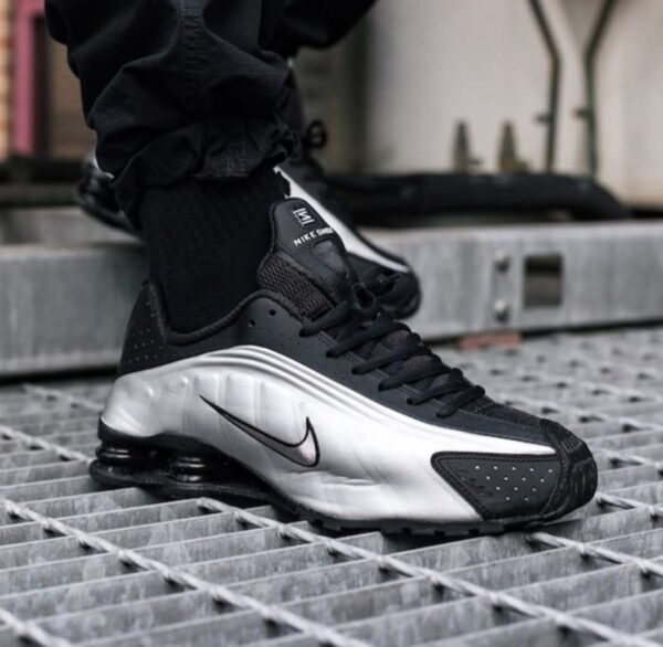 First Copy Shoes Nike Shox R4 Preto Prata-2